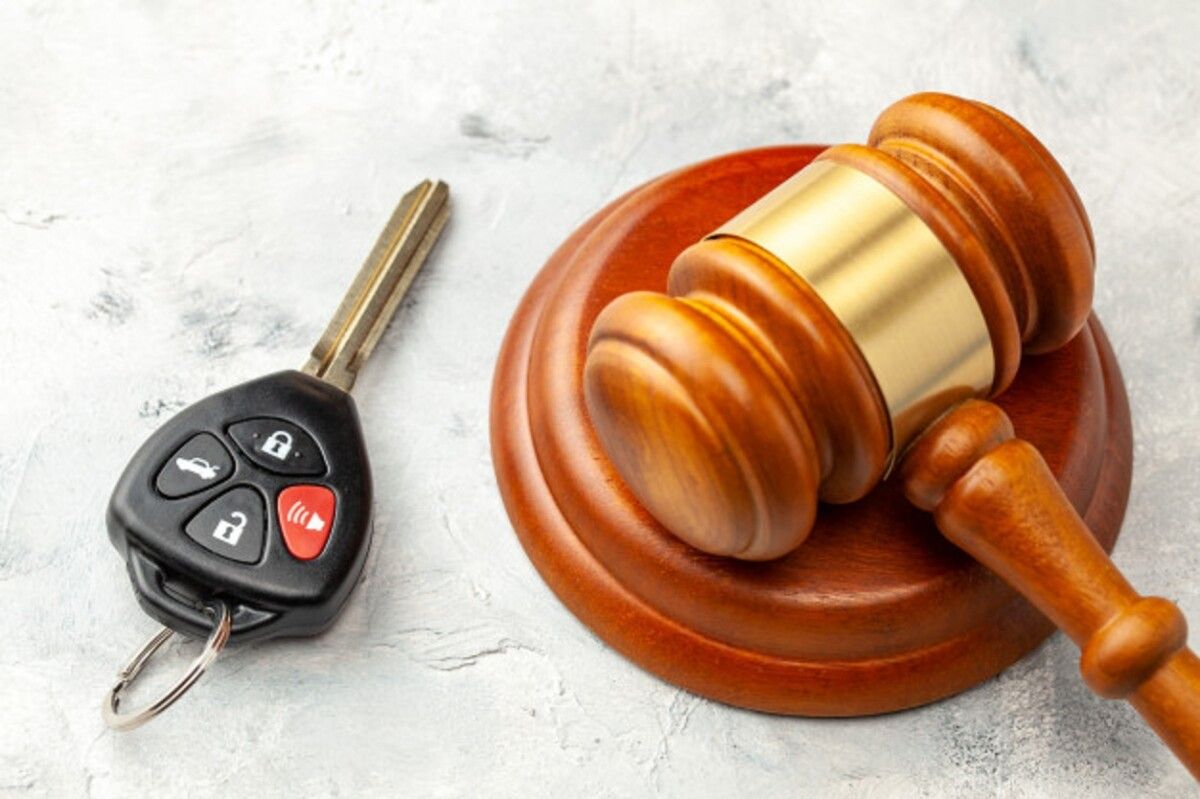 car accident judge gavel car bleeding with alarm car insurance solution 188237 9